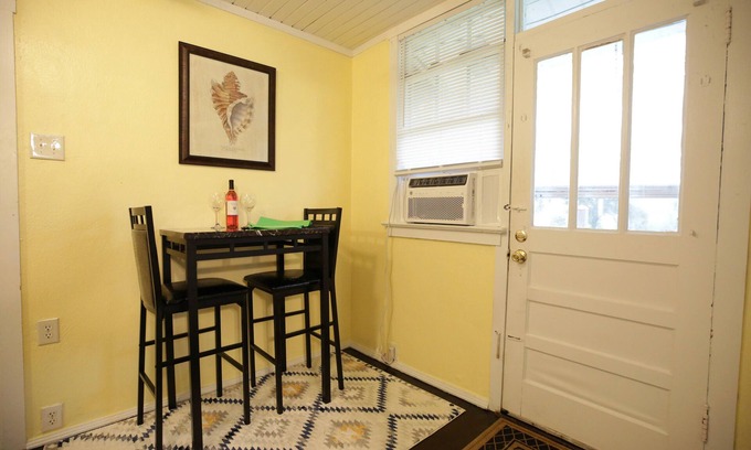 East Pensacola Heights House | Pineapple Paradise: EPH, Close to Downtown, Beach!