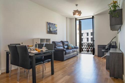 Centro Apartment | Pineapple Sebastian Souviron 18