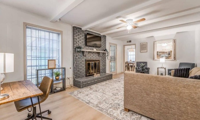 Memphis House | Pinecrest Cottage