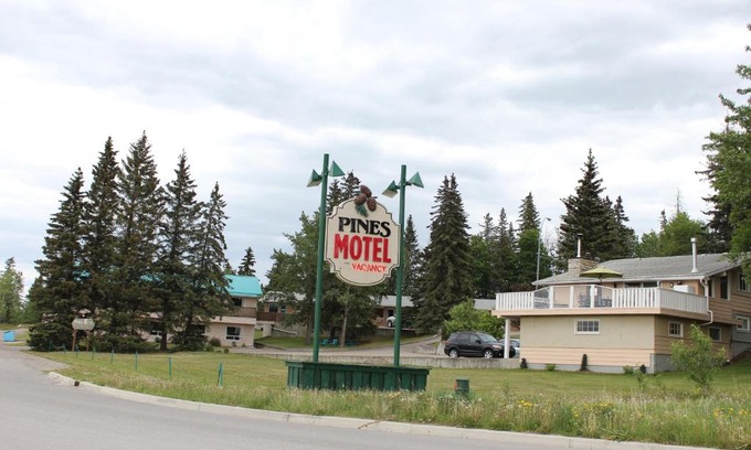 Hinton Hotel | Pines Motel