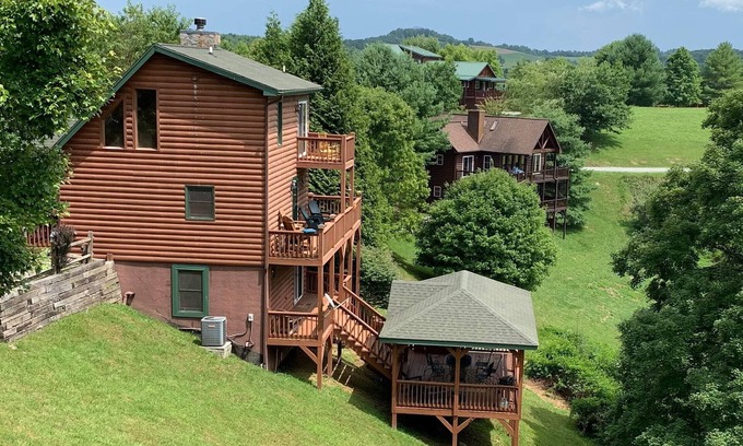 Piney Creek House | Piney Creek - Deerwood Park Cozy Mountain Cabin w/360 views & private pavillion