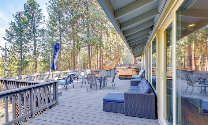Deschutes River Woods Cabin | Ping-Pong & Private Hot Tub: Family Cabin in Bend!