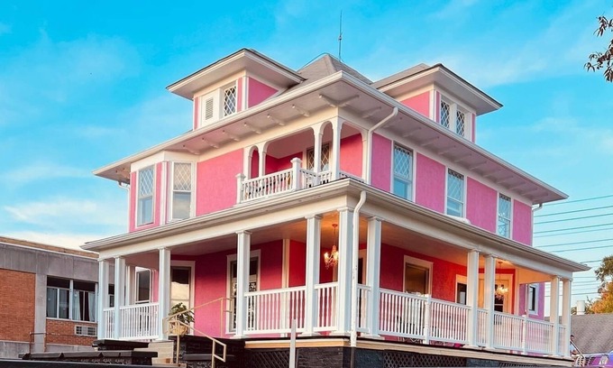 Seymour House | Pink Castle Babe’cation of Indiana