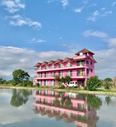 Dongshan House | Pink Castle House