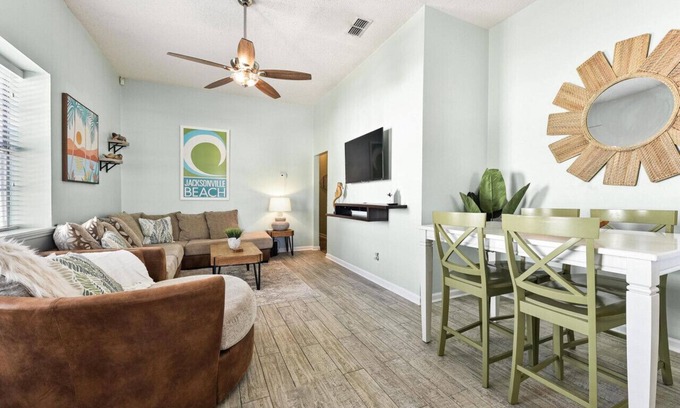 Jacksonville Beach Villa | Pink Dolphin | 1 Blk to Beach | Close to Mayo