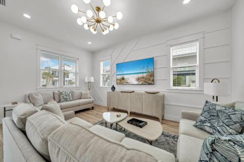 Miramar Beach House | Pinkie Preferred Property Private Heated Pool Emerald Escape
