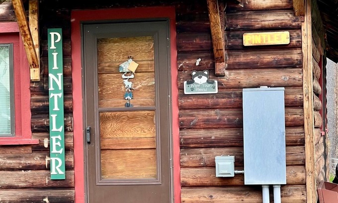 Seeley Lake Cabin | Pintler @ Seven Timbers-cozy cabin in beautiful setting with view of the lake