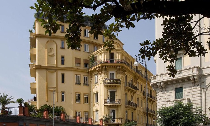 Chiaia Hotel | Pinto-Storey Hotel