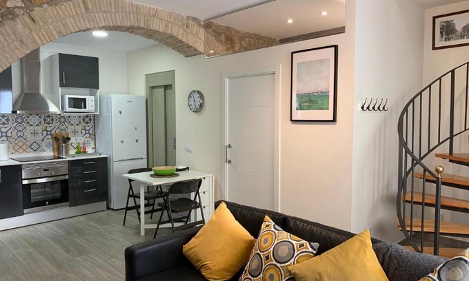 L'Escala House | PINTOR MASSANET - Casa de piedra adaptada en LEscala