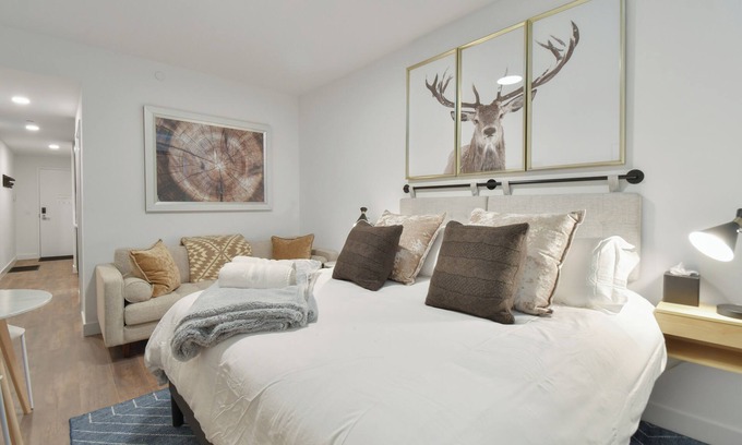 Deer Valley Apartment | Pioche at Deer Valley East Village next to Jordanelle Gondola, Hot Tub, King Bed, EV, Bike Storage