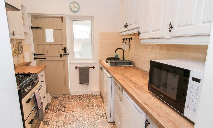 Broseley House | PIPERS COTTAGE, character holiday cottage, with a garden in Broseley