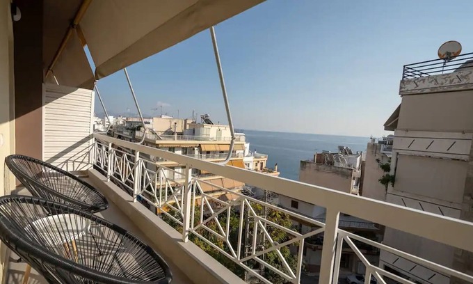 Peiraiki Apartment | Piraeus Cozy Apartment for 4 Persons