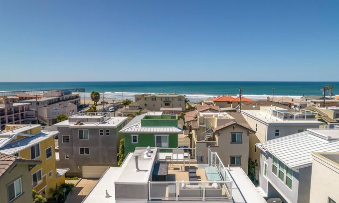 Downtown House | PISMO BEACH, CALIFORNIA - Vacation beach home on PCH - full ocean view top patio