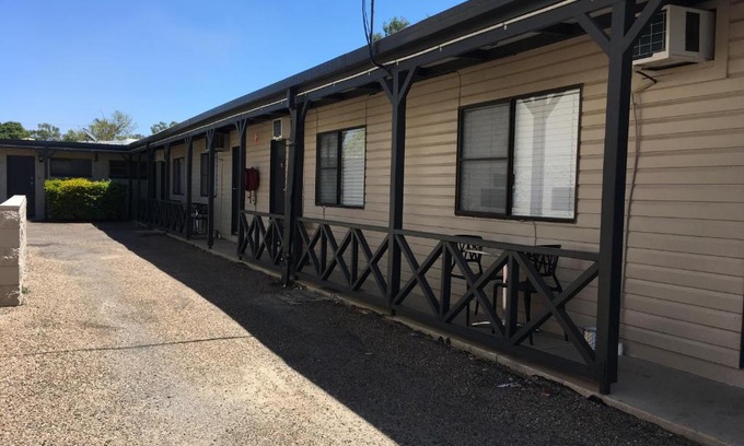 Collinsville Hotel | Pit Pony Hotel