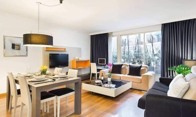 La Ribera Apartment | Placa Urquinaona|Central and comfortable 4BD 3BTH