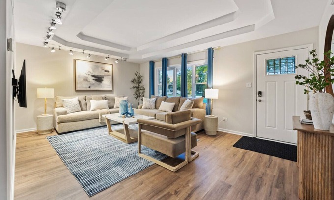 Fox Valley House | Plainfield Hidden Gem 2 King Beds