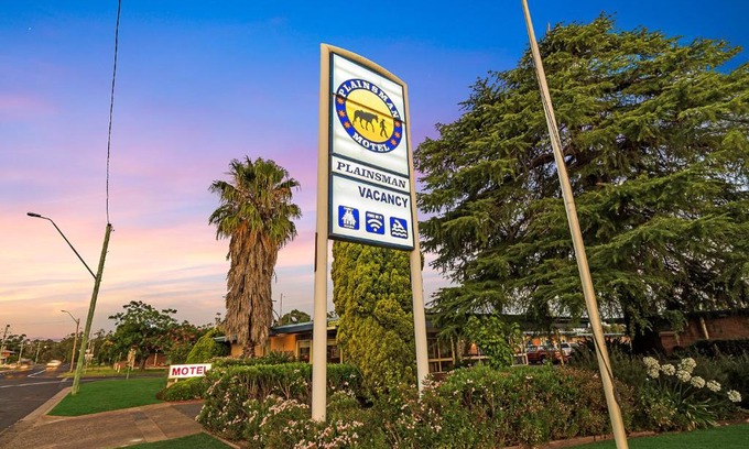 Forbes Hotel | Plainsman Motel