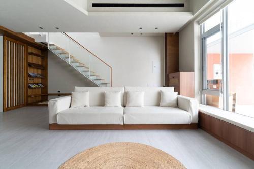 East District Villa | Plant House