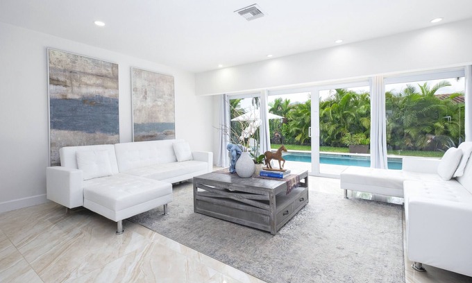 Central Corals House | Playa Zen South ~ Five Star, Upscale neighborhood, Lux 3/2, Pool, Dog Friendly