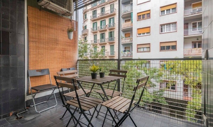 Sant Antoni Apartment | Plaza España 4BD/2BTH with terrace for families