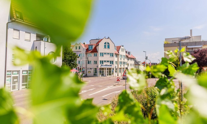 Ditzingen Hotel | PLAZA INN Blankenburg Ditzingen, Sure Hotel Collection