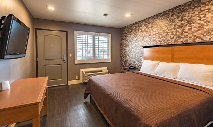 South Gate Hotel | Plaza Inn