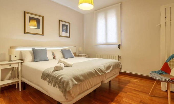Castanos Apartment | Plaza Moraza Apartment downtown renovated wifi