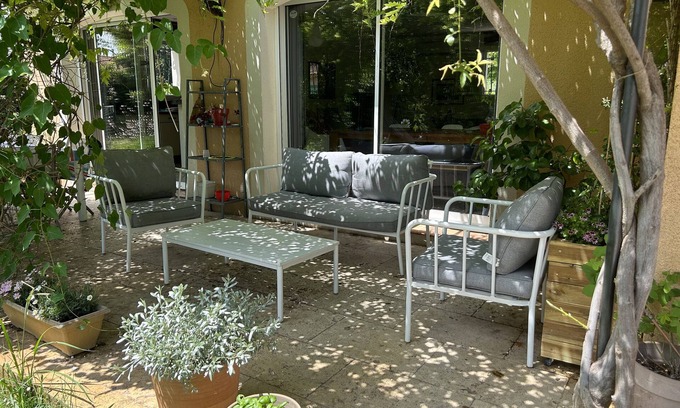 Caumont-sur-Durance House | Pleasant air-conditioned family home with swimming pool and garden