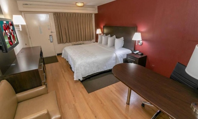 Statesville House | Pleasant Stay Close to Downtown Statesville! Pets Are Welcome, Free Parking!
