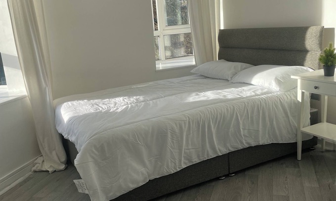 Ferndale Apartment | Please do not book. VRBO are refusing to delete the ad.