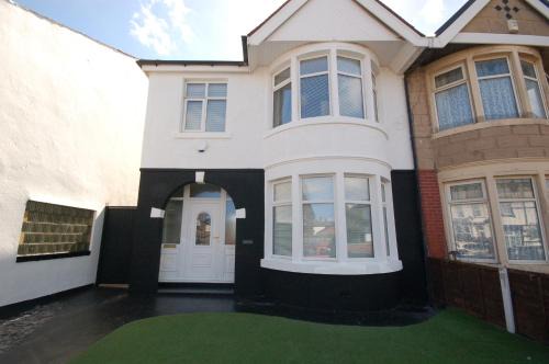 South Shore House | Pleasure Beach View