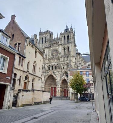 Centre Ville Apartment | Plein centre- 90m Cathédrale - 2ch - 4 couchages - 6 personnes