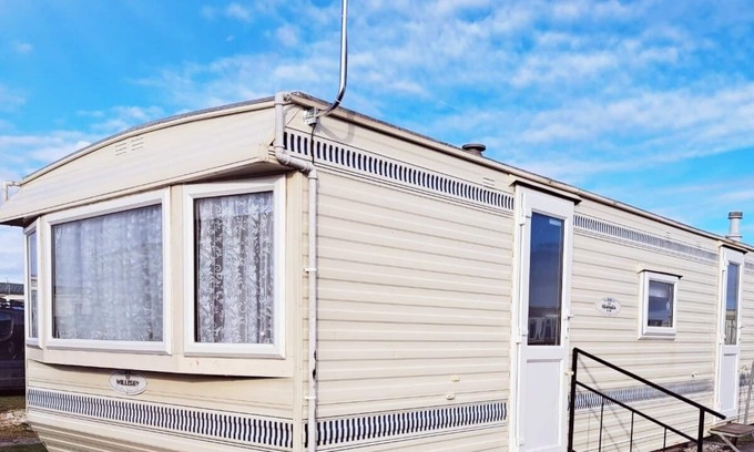 Ingoldmells Ski Chalet | Plum 3 Coral Beach Ingoldmells 2 bed 6 berth