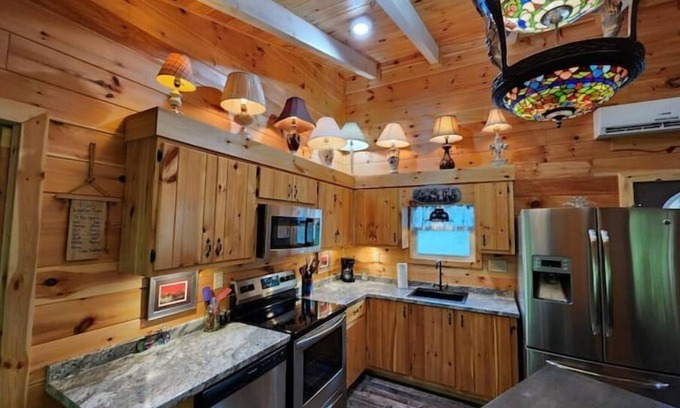 Frenchburg Cabin | Plum Crazy Cabin Red River Gorge