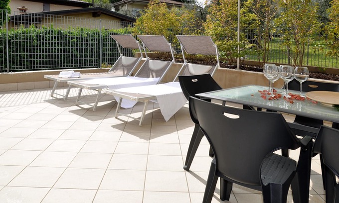 Padenghe sul Garda Apartment | plume | Garda Bloom