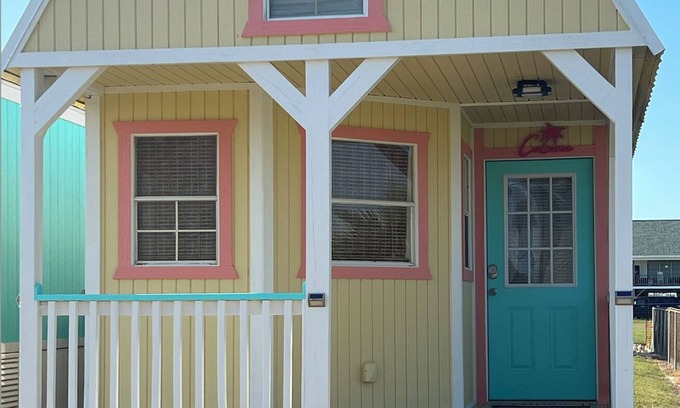 Port O Connor Cabin | POC Cabana on Maple St. Cozy little cabin, great location.