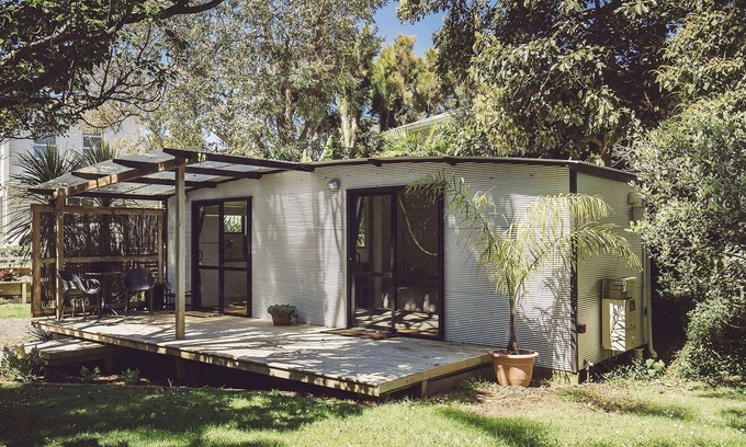 New Plymouth Cottage | Pocket Paradise Prime City Location