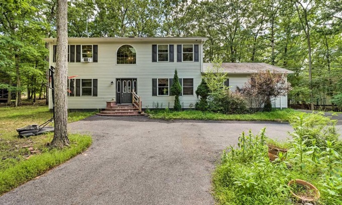 Bushkill House | Pocono Gem with Deck and Fire Pit, 9 Mi to Skiing!