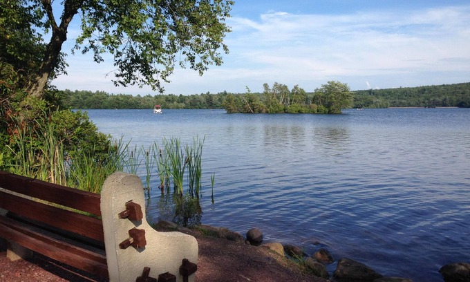 Lake Harmony Condo | Pocono Lakefront 2BR 1000Sqt. Apt Minutes From Ski Slopes! Condo w/Wifi Cable TV