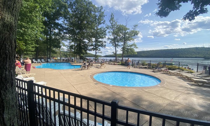 Lake Harmony Apartment | Pocono Retreat -1 Mile to Lake and Skiing