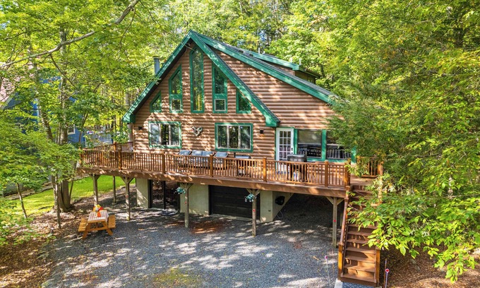 Lake Ariel House | Pocono's Resort | Fire Pit, Jacuzzi, Winter Sports Amenities