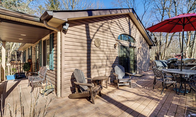Lake Harmony Estates Cottage | Poconos Home w/Game Room: Walk to Lake Harmony!