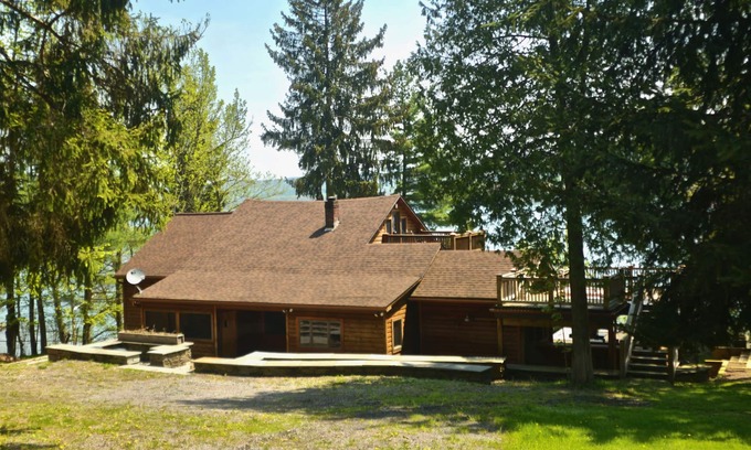Cooperstown - Otsego Lake House | Pointe of View on Otsego Lake. 4 Bedrooms, 4 Bathrooms, 6 miles from Cooperstown