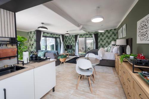 Kempton Park Apartment | Polka Dot Airport Exec Suite