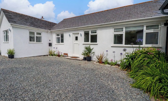 Harlyn Cottage | POLWEN, pet friendly, country holiday cottage in Harlyn, Cornwall