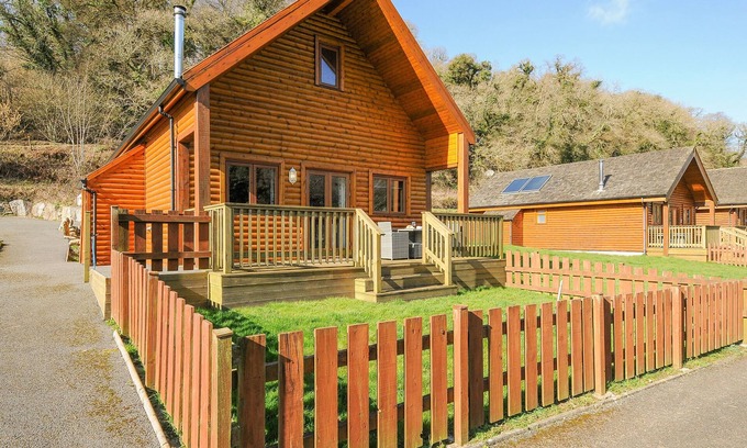 Saint Breward Cottage | POLZEATH, pet friendly, with open fire in St Breward