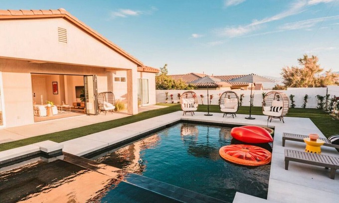 Desert Hot Springs House | Pomelo · Large 4BD, heated pool, hot tub