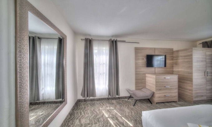 Pompano Beach Condo | Pompano 2BR Retreat W/King + 2 Queens Beds