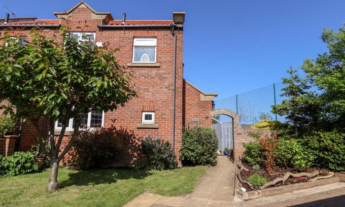 Hinderwell House | Pond Farm View