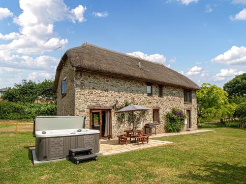 Hatherleigh House | Pondmead